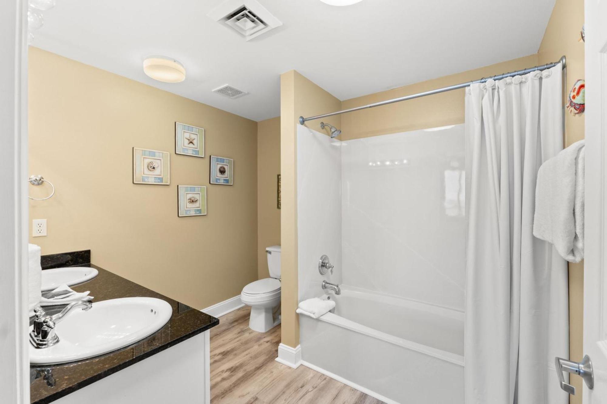 Calypso Resort By Panhandle Getaways Panama City Beach Room photo
